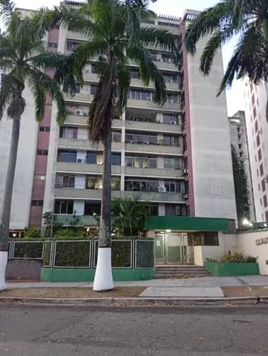 Se Alquila Amplio Apartamento Amoblado En Lomas Del Este