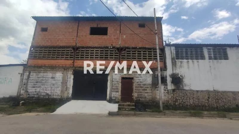 EN VENTA GALPON BARRIO LA COROMOTO