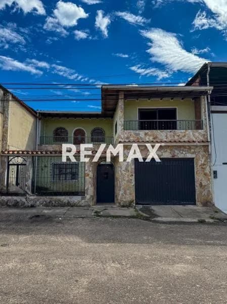 Se Vende Casa en Pueblo Nuevo, Barrio El Paraíso!