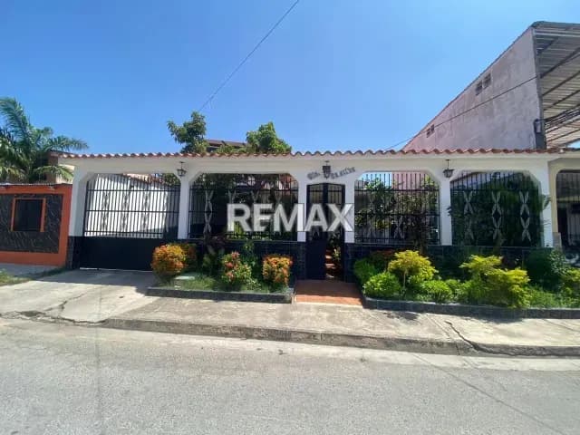 SE VENDE CASA EN CORINSA URB. CAPANAPARO