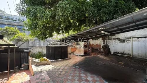 Casa En Venta Con Ubicación Privilegiada En Los Palos Grandes, Caracas 25-24458 Yf