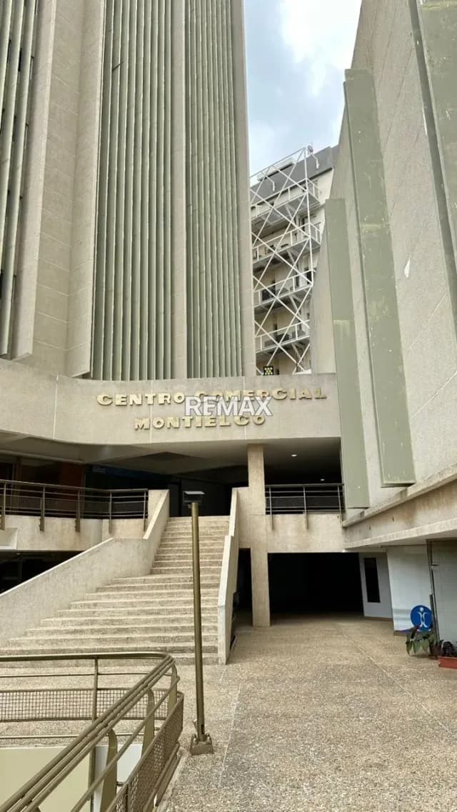 VENTA OFICINA EN TORRE MONTIELCO