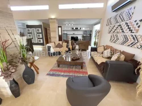 Espectacular Quinta Amoblada De 606m² Al Este: Acabados De Lujo, Terraza, Parrillera Y Piscina @eloisabermudez.rah