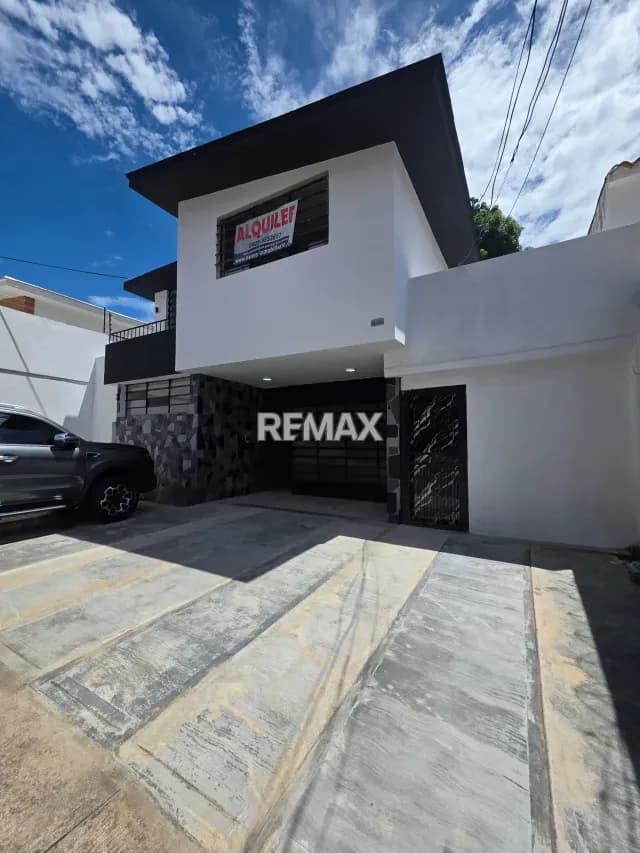 OPORTUNIDAD DE ALQUILER CASA COMERCIAL URB. CAMPO ALEGRE