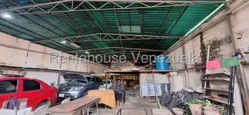 Yairubi Alvarez Vende Amplio Galpón Con Gran Potencial En Centro De Barquisimeto, Con Mezzanina, Casa Y También Puede Usarse Como Almacén.