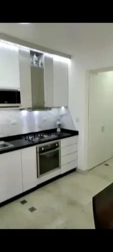 Se Alquila Apartamento En Los Palos Grandes, Edificio Nuevo, 80 Metros, Sala, Comedor, Cocina Empotrada Con Tope De Granito, Baño De Visitas, Habitacion Con Balcon Y Baño, 2 Puestos, Vigilancia