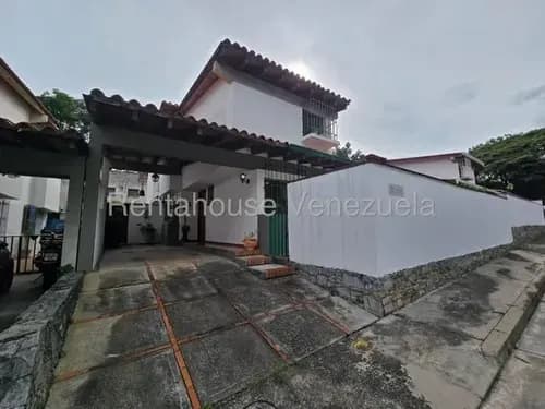 Tg Bella Casa Dúplex En Venta, Amplio Jardín Con Linda Vista En Los Chorros 26-10010 Ys