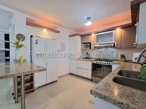 Rentahouse Lara Vende Espectacular Dúplex En Cabudare; Acabados De Lujo, Cocina Equipada, 4 Hab Con A/a, Family Room, Parrilla Y Tanque De 12.000 L En Exclusiva Villa De 12 Casas.