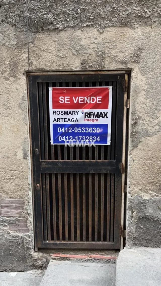 Tu Proyecto, Tus Reglas: Casa en Obra Gris en Catia Lista para Transformarse en tu Hogar Ideal