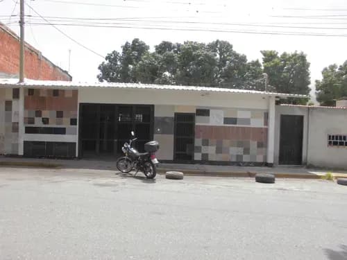 Alquilo Local 130 M2 Aprox. En Trapichito, Guarenas.