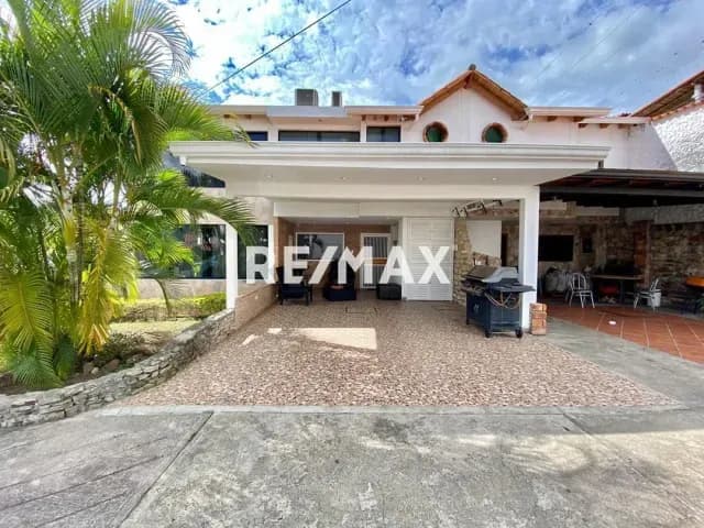 En Venta Casa de lujo en Urb. Villa Mercedes (El Diamante de Tariba)
