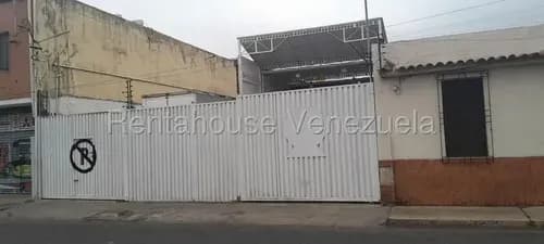 Daniela Linarez Alquila Estupendo Galpón De 449 Mt2 Con 2 Niveles, Portones Eléctricos Y Manual, Tanque Subterráneo 12000l, 3 Oficinas, Baño, Centro De Barquisimeto
