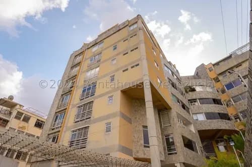 Tg Excelente Oportunidad! Apartamento En Venta En Los Naranjos De Las Mercedes, 115,71 Mts2. En Calle Cerrada.26-16383
