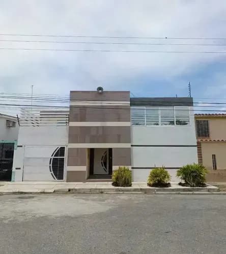 Eds Vende Casa Con Terreno En El Cafetal, Naguanagua - Plc-1225