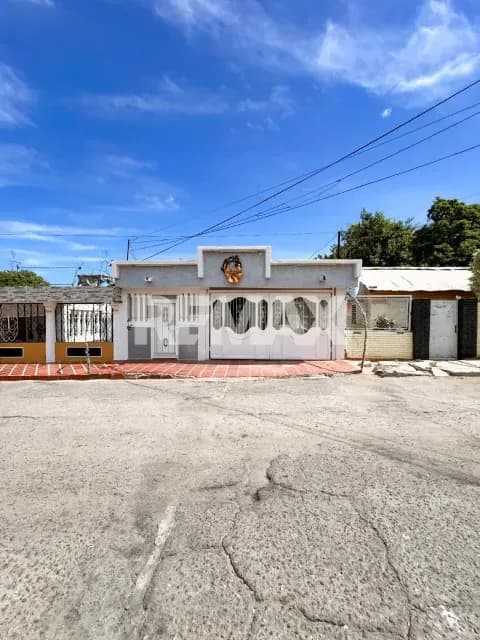 Venta de casa semi actualizada en sector Corazón de Jesús, San Francisco