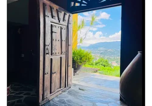 En Venta. Casa Tipo Hacienda De 1080m2. 9h/11b/8pe. La Trinidad