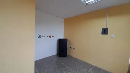 Consultorio Médico De 25m2 Al Oeste: En Centro De Salud Con Alto Flujo Y Baño Interno @eloisabermudez.rah