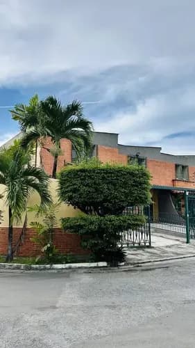 Townhouse En Venta Mañongo Naguanagua Cerca Del Sambil. Conjunto Cerrado Vigilancia 24/7 Cerca De Zona Comercial Y Fácil Acceso. Dapo