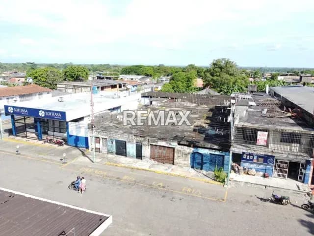 En Venta Centro Comercial en Coloncito. Frente a la carretera Panamericana