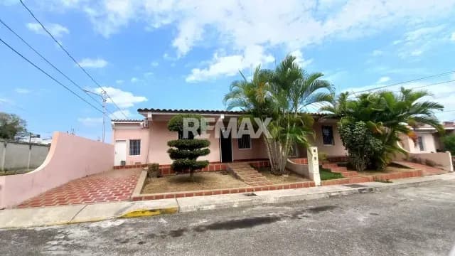Se ofrece en alquiler casa amoblada en la Urbanización Vista Verde