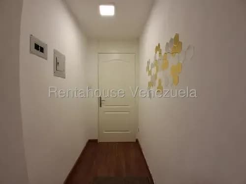 Venta De Hermoso Y Remodelado Apartamento En Los Samanes Jg
