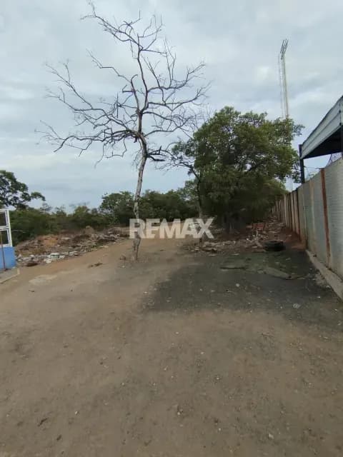 En venta terreno en casco central de lechería