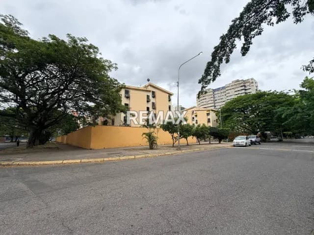 HERMOSO APARTAMENTO EN LA URB. BASE ARAGUA