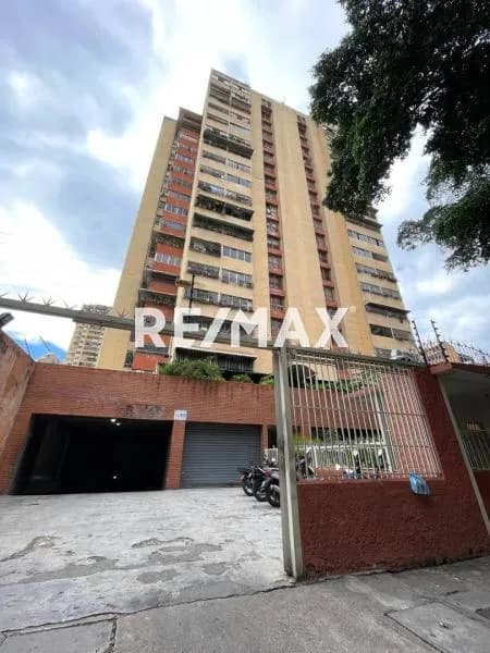 LOCAL COMERCIAL EN VENTA - URB. PARROQUIA SANTA ROSALIA