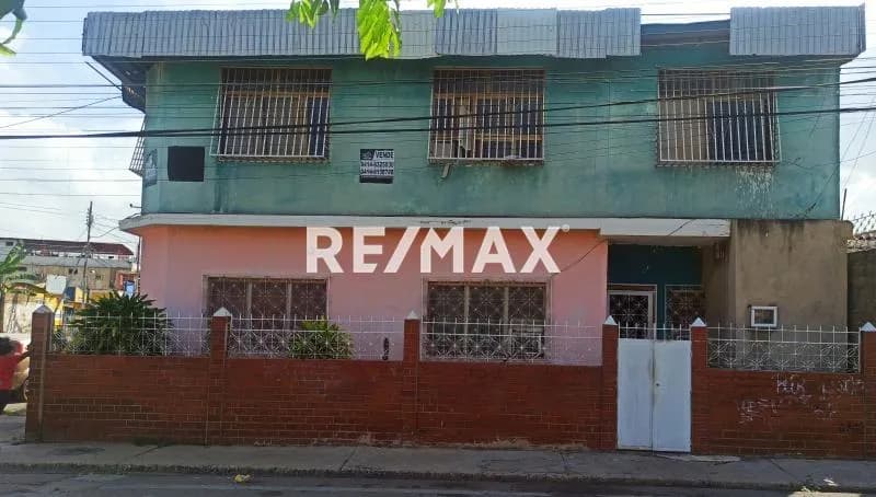 Casa avenida principal de tierra adentro