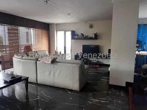 Este Amplio E Iluminado Apartamento En Alquiler En La Florida, Destaca Por Su Diseño Funcional Y Sus Hermosas Vistas Hacia Jardines Internos. Carlos Manuel Mollejas. Mls#26-18346.