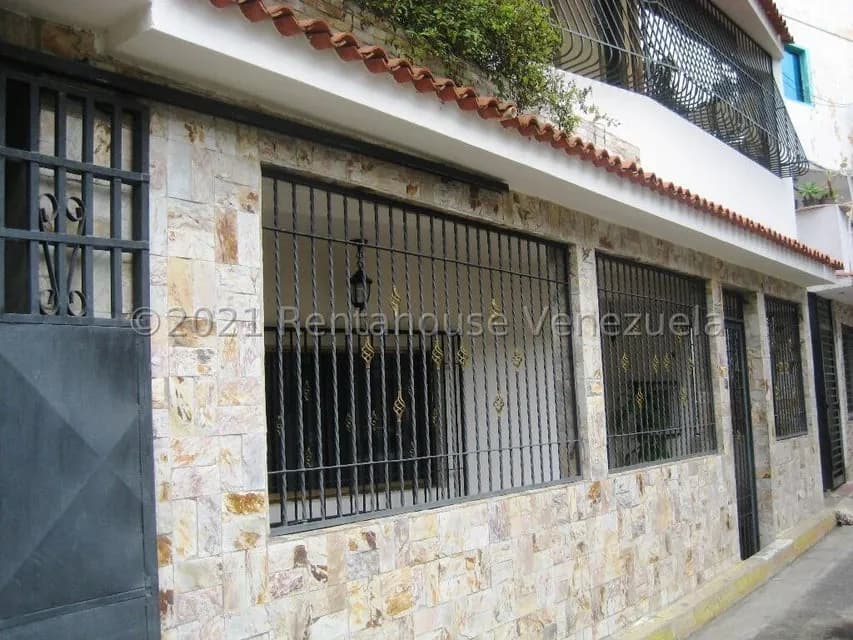 Casa (Multipes Niveles) en Venta en Artigas, Distrito Metropolitano