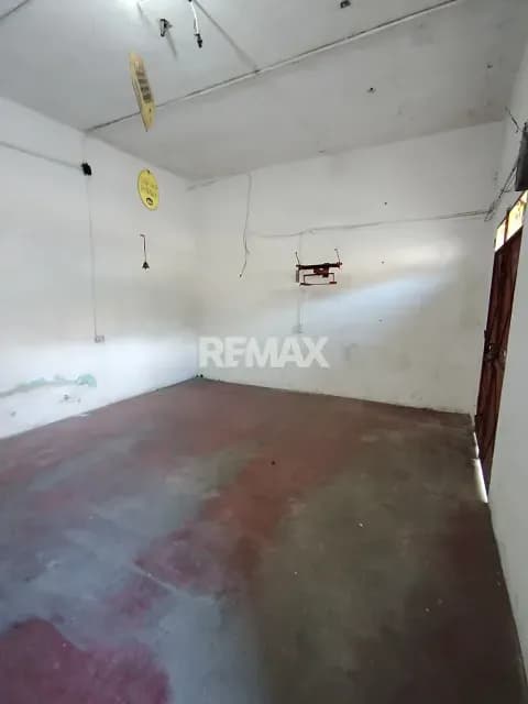 Propiedad Comercial Mixta , combina 2 locales comerciales independientes y una vivienda funcional, todo en la zona con mayor flujo de la vía principal