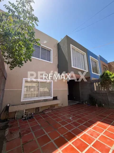 Casa townhouse en alquiler en lago mar beach