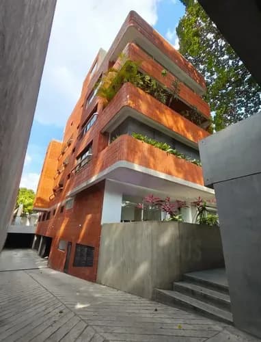 Alquiler De Apartamento Piso Bajo En La Castellana Edificio Baja Densidad Cerca De La Alianza Francesa Y Consulado Italiano