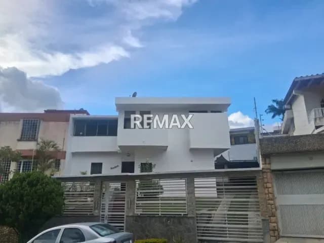 SE ALQUILA ANEXO EN MACARACUAY 61MTS2
