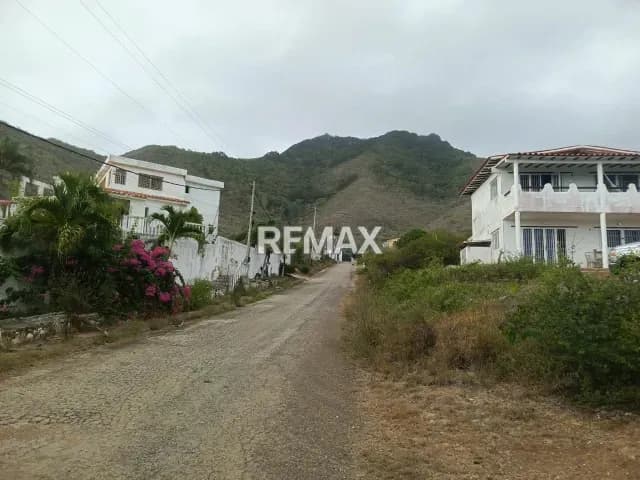 TERRENO EN MANANTIAL DEL CARDON UNA INVERSION DE OPORTUNIDAD EN LA ISLA DE MARGARITA CON VISTA AL MAR CON UNA VISTA PANORAMICA INCREIBLE