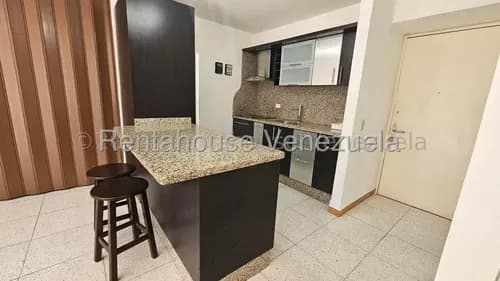 26-5003 Acogedor Apartamento, Con Un Agradable Balcón Que Rodea La Sala Y Habitación. Sabucán