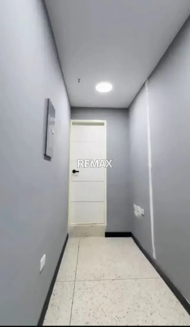 En alquiler hermosas 5 oficinas privadas en el CC Plaza