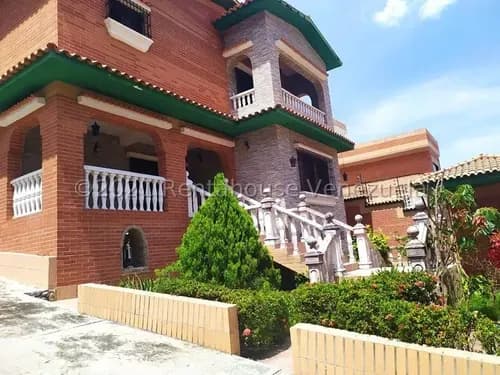 Casa En Venta En La Trigaleña Valencia Carabobo (mls #24-14067) Calle Cerrada Con Vigilancia Jardin Maletero Parrillera. Cliente Directo. (ag)