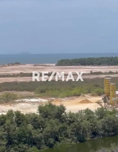 En Venta cinco hectáreas de terreno 50.000 mts2 en la avenida costanera