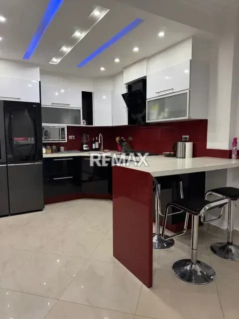 Town House Cerca al CC Sambil Urb Mañongo Amoblado