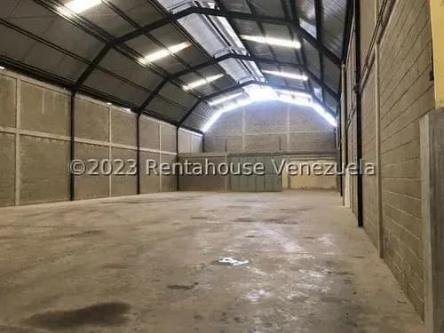 Karen García Alquila Exclusivo Galpón En Zona Industrial 1 Barquisimeto, Cód. 24-13512, Seguridad 24/7, Circuito Cerrado, Tanque Subterráneo.