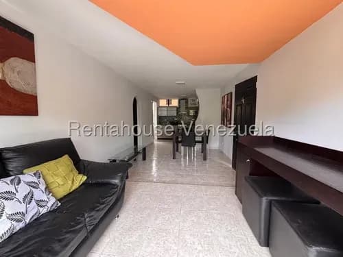Karen García Vende Espectacular Apartamento Al Este De Barquisimeto, Cómodas Habitaciones, Cocina Remodelada, Espaciosa Sala.