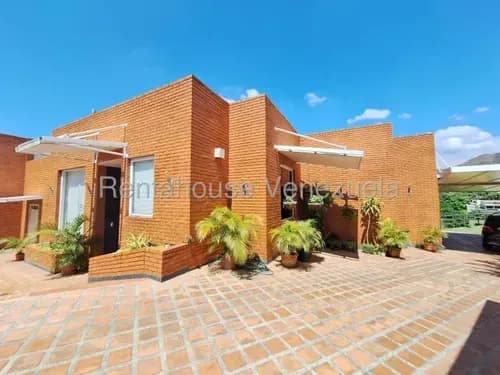 Adquiere En Altos De Guataparo Casa En Venta Ubicada En Valencia Carabobo 26-14539