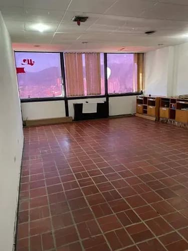 M/p-303988 Oficina En Venta Torre Camoruco En Venta Amplia Oficina Centro Pofesional Camoruco Av. Bolivar Norte- 105 M2