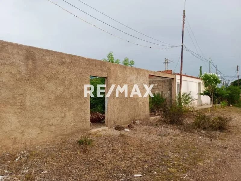 Excelente Terreno tapiado con servicios de luz y agua en el sector el Datil, Isla de Margarita, Nueva esparta