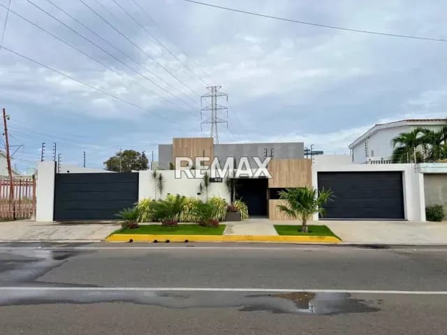 CASA COMERCIAL EN ALQUILER AVENIDA FUERZAS ARMADAS MARACAIBO