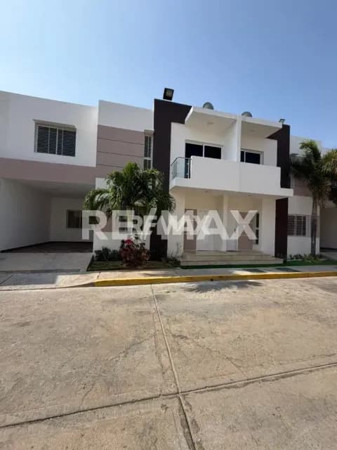 TOWNHOUSE EN VENTA EN VILLA PUNTA NORTE LAGO MAR BEACH EN MARACAIBO