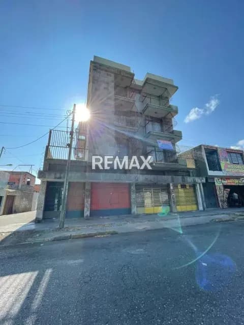 En Venta Edificio Comercial en plena 42 Zona de alto tráfico 1000mt2 de terreno