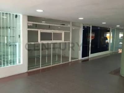 Local Comercial en alquiler en Lechería. C.C Aventura Plaza